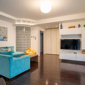 Apartment Authentic Yet Modern Retreat In Center